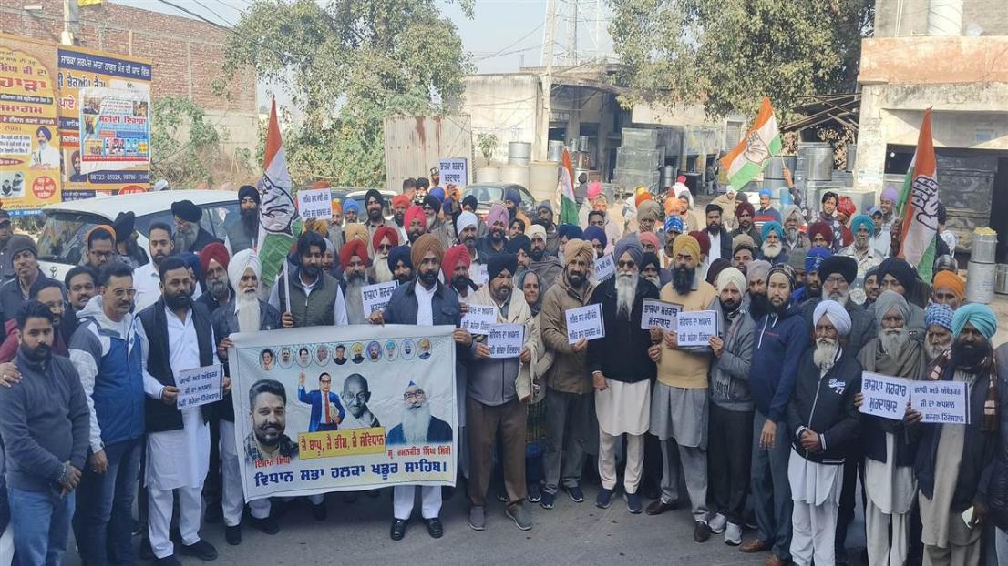 ਕਾਂਗਰਸੀਆਂ ਨੇ ਕੇਂਦਰ ਸਰਕਾਰ ਖਿਲਾਫ ਕਸਬਾ ਫਤਿਆਬਾਦ ’ਚ ਕੀਤਾ ਪ੍ਰਦਰਸ਼ਨ