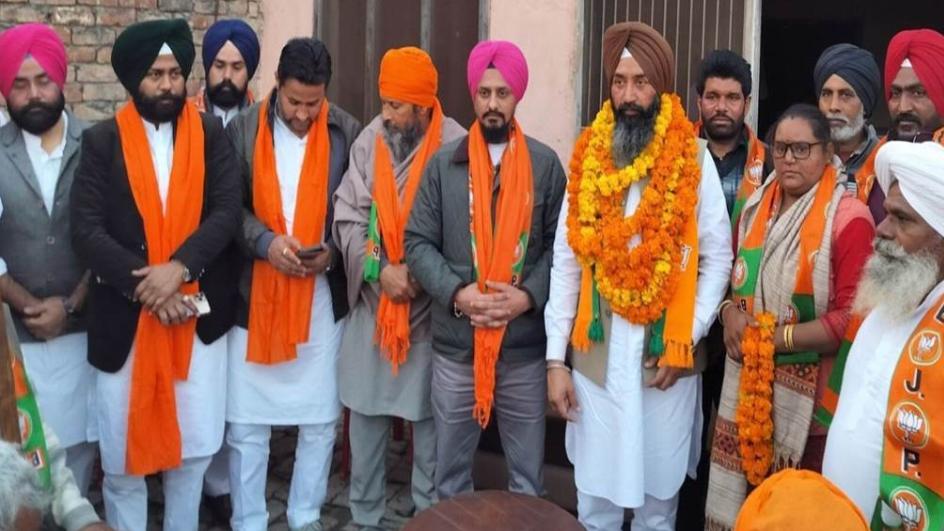 ਪਿੰਡ ਚੀਮਾ ਸ਼ੁਕਰਚੱਕ ਦੇ ਮੌਜੂਦਾ ਸਰਪੰਚ ਪੰਚਾਇਤ ਮੈਂਬਰਾਂ ਸਮੇਤ ਭਾਜਪਾ ’ਚ ਸ਼ਾਮਲ