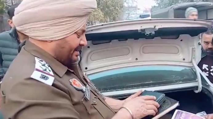 ਜਲੰਧਰ ’ਚ ਚੈਕਿੰਗ ਦੌਰਾਨ ਕਾਰ ’ਚੋਂ ਮਿਲੀ ਬਾਈਬਲ