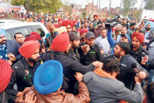 ਸਿੱਧੂ ਦੇ ਸੁਰੱਖਿਆ ਕਰਮਚਾਰੀਆਂ ਤੇ ਮੀਡੀਆ ਕਰਮੀਆਂ ਵਿਚਾਲੇ ਤਕਰਾਰ