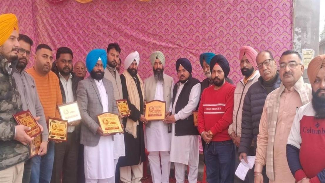ਬਾਬਾ ਦੀਪ ਸਿੰਘ ਜੀ ਦੇ ਜਨਮ ਦਿਹਾੜੇ ਨੂੰ ਸਮਰਪਿਤ ਲਗਾਇਆ ਲੰਗਰ ਭੰਡਾਰਾ