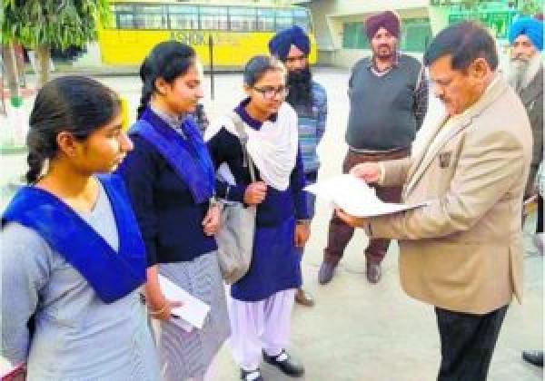 ਸਿੱਖਿਆ ਬੋਰਡ ਦੇ ਚੇਅਰਮੈਨ ਵੱਲੋਂ ਪ੍ਰੀਖਿਆ ਕੇਂਦਰਾਂ ਦੀ ਜਾਂਚ