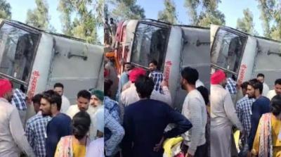 ਮਲੋਟ ਦੇ ਪਿੰਡ ਮਹਿਰਾਜ ਵਾਲਾ ਨੇੜੇ ਪਲਟੀ ਸਵਾਰੀਆਂ ਨਾਲ ਭਰੀ ਬੱਸ