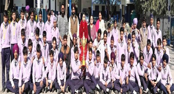 ਵਾਲੀਬਾਲ ਦੇ ਦੋਵਾਂ ਵਰਗਾਂ ’ਚ ਵਿਸ਼ਵ ਪਬਲਿਕ ਸਕੂਲ ਦੀ ਝੰਡੀ