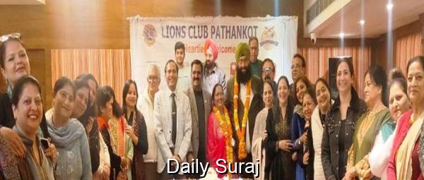 ਕਲੱਬ ਮੈਂਬਰਾਂ ਨੂੰ ਅੰਤਰਰਾਸ਼ਟਰੀ ਪਿੰਨ੍ਹ ਲਗਾ ਕੇ ਕੀਤਾ ਸਨਮਾਨਿਤ