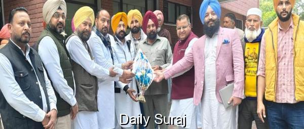 ਵਿਧਾਇਕ ਤੇ ਚੇਅਰਮੈਨਾਂ ਨੇ ਸੁਣੀਆਂ ਲੋਕਾਂ ਦੀਆਂ ਮੁਸ਼ਕਿਲਾਂ, ਸਰਕਟ ਹਾਊਸ ’ਚ ਲਾਇਆ ਖੁੱਲ੍ਹਾ ਦਰਬਾਰ