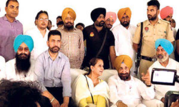 ਕਾਂਗਰਸੀ ਵਰਕਰਾਂ ਦੇ ਕੰਮ ਨਾ ਕਰਨ ਵਾਲੇ ਅਫ਼ਸਰਾਂ ਦੀ ਖ਼ੈਰ ਨਹੀਂ: ਰੰਧਾਵਾ