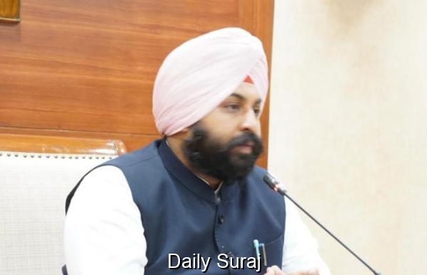 ਪੰਜਾਬ ਦੇ "ਸਕੂਲ ਮੈਂਟਰਸ਼ਿਪ ਪ੍ਰੋਗਰਾਮ" ਨੂੰ ਮਿਲਿਆ ਭਰਵਾਂ ਹੁੰਗਾਰਾ, ਮਹਿਜ਼ 3 ਦਿਨਾਂ ਵਿੱਚ 100 ਅਫ਼ਸਰਾਂ ਨੇ ਕੀਤਾ ਅਪਲਾਈ