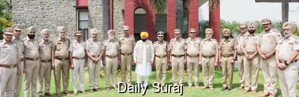 ਮੁੱਖ ਮੰਤਰੀ ਵੱਲੋਂ ਪਦ-ਉਨਤ ਹੋਏ ਪੀ.ਪੀ.ਐਸ. ਅਧਿਕਾਰੀਆਂ ਨੂੰ ਨਸ਼ਿਆਂ ਦੀ ਅਲਾਮਤ ਦੇ ਖਾਤਮੇ ਲਈ ਲਗਨ ਤੇ ਇਮਾਨਦਾਰੀ ਨਾਲ ਕੰਮ ਕਰਨ ਦਾ ਸੱਦਾ