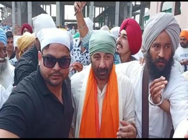 ਗੁਰਦਾਸਪੁਰ : ਸੰਨੀ ਦਿਉਲ ਦਾ ਰੋਡ ਸ਼ੋਅ ਹੋਇਆ ਸ਼ੁਰੂ