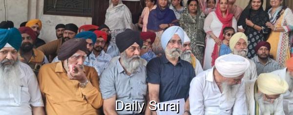 ਚੋਣਾਂ ਕਰਵਾਉਣ ਲਈ ਤਖ਼ਤ ਸਾਹਿਬ ਵਿਖੇ ਧਰਨਾ, ਸਕੱਤਰ ਅਤੇ ਮੈਂਬਰਾਂ ਨੇ ਕੀਤੀ ਸ਼ਮੂਲੀਅਤ