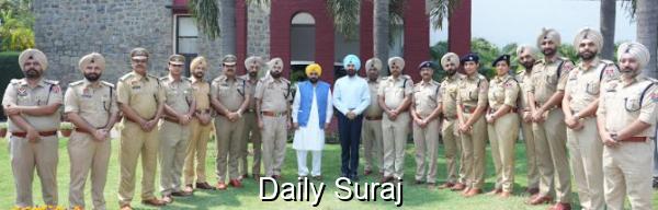 ਪੰਜਾਬ ਪੁਲਿਸ ਦੀ ਸ਼ਾਨਦਾਰ ਵਿਰਾਸਤ ਕਾਇਮ ਰੱਖਦਿਆਂ ਸੂਬੇ ਨੂੰ ਨਸ਼ਾ ਮੁਕਤ ਬਣਾਉ: ਮੁੱਖ ਮੰਤਰੀ ਨੇ ਤਰੱਕੀ ਪ੍ਰਾਪਤ ਪੀ.ਪੀ.ਐਸ ਅਧਿਕਾਰੀਆਂ ਨੂੰ ਪ੍ਰੇਰਿਆ