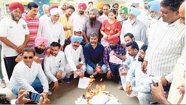 ‘ਆਪ’ ਨੇ ਅਕਾਲੀਆਂ ਦੇ ਧਰਨੇ ’ਤੇ ਪਾਈ ‘ਮਿੱਟੀ’