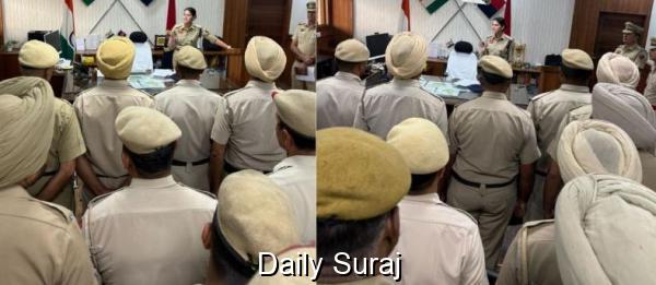 DCP ਨੇ ਪੁਲਿਸ ਮੁਲਾਜ਼ਮਾਂ ਨੂੰ ਰਿਫਲੈਕਟਰ ਜੈਕਟਾਂ ਤੇ ਜ਼ਰੂਰੀ ਸੁਰੱਖਿਆ ਸਾਜੋ ਸਾਜ਼ੋ ਨਾਲ ਲੈਸ ਹੋਣ ਦੇ ਦਿੱਤੇ ਨਿਰਦੇਸ਼