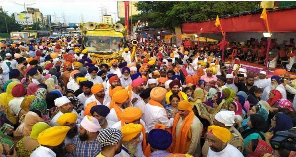 ਅੰਤਰਰਾਸ਼ਟਰੀ ਨਗਰ ਕੀਰਤਨ ਦੇ ਮੁੰਬਈ ਦੀਆਂ ਸੰਗਤਾਂ ਨੇ ਕੀਤੇ ਦਰਸ਼ਨ ਤੇ ਪ੍ਰਗਟਾਈ ਸ਼ਰਧਾ