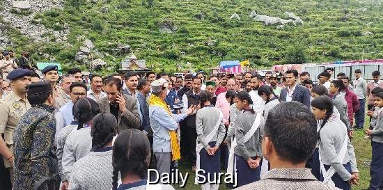 Primary School Girl Impresses CM Sukhu with Correct Answer