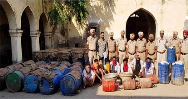 ਪੰਜਾਬ ਪੁਲਿਸ ਨੂੰ ਮਿਲੀ ਵੱਡੀ ਸਫ਼ਲਤਾ, 10 ਹਜ਼ਾਰ ਲੀਟਰ ਲਾਹਣ ਤੇ ਨਾਜਾਇਜ਼ ਸ਼ਰਾਬ ਸਣੇ 7 ਗ੍ਰਿਫਤਾਰ