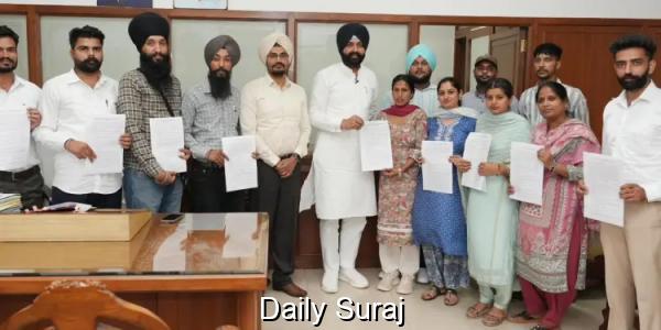 ਲਾਲਜੀਤ ਸਿੰਘ ਭੁੱਲਰ ਨੇ 12 ਨਵ-ਨਿਯੁਕਤ ਜੇਲ੍ਹ ਮੁਲਾਜ਼ਮਾਂ ਨੂੰ ਨਿਯੁਕਤੀ ਪੱਤਰ ਸੌਂਪੇ