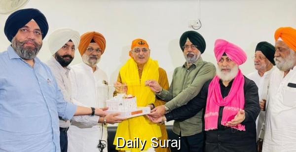 ਲੱਦਾਖ ਦੇ ਉਪ ਰਾਜਪਾਲ ਕਵਿੰਦਰ ਗੁਪਤਾ ਵੱਲੋਂ ਗੁਰਦੁਆਰਾ ਬੰਗਲਾ ਸਾਹਿਬ ਵਿਖੇ ਮੱਥਾ ਟੇਕਿਆ