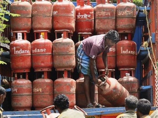 LPG ਸਿਲੰਡਰ ਹੋਇਆ 76.50 ਰੁਪਏ ਮਹਿੰਗਾ, ਜਾਣੋ ਤੁਹਾਡੇ ਸ਼ਹਿਰ 'ਚ ਹੁਣ ਕੀ ਹੋਣਗੀਆਂ ਕੀਮਤਾਂ