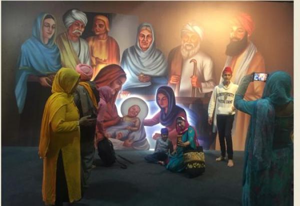 ਸੁਲਤਾਨਪੁਰ ਲੋਧੀ : ਜਗਤ ਗੁਰੂ ਸ੍ਰੀ ਗੁਰੂ ਨਾਨਕ ਦੇਵ ਜੀ ਦੀਆਂ ਸਿੱਖਿਆਵਾਂ ਤੇ ਜੀਵਨ ‘ਤੇ ਅਧਾਰਤ ਡਿਜੀਟਲ ਪ੍ਰਦਰਸ਼ਨੀ ਬਣੀ ਖਿੱਚ ਦਾ ਕੇਂਦਰ