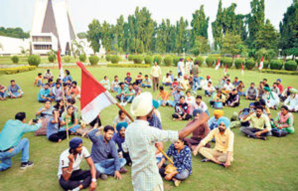 ਬੇਮੌਸਮੇ ਮੀਂਹ ਤੇ ਝੱਖੜ ਨੇ ਕਿਸਾਨਾਂ ਦੇ ਸਾਹ ਸੂਤੇ