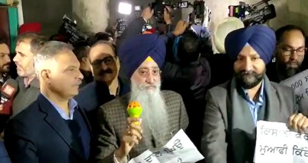 ਪੰਜਾਬ ਵਿਧਾਨ ਸਭਾ ਇਜਲਾਸ: ਸ਼੍ਰੋਮਣੀ ਅਕਾਲੀ ਦਲ ਤੇ “ਆਪ” ਵੱਲੋਂ ਸਦਨ ‘ਚੋਂ ਵਾਕ-ਆਊਟ