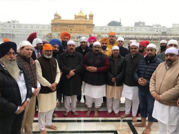 ਪੰਜਾਬ ਭਾਜਪਾ ਪ੍ਰਧਾਨ ਅਸ਼ਵਨੀ ਸ਼ਰਮਾ ਨੇ ਸ੍ਰੀ ਹਰਿਮੰਦਰ ਸਾਹਿਬ ਵਿਖੇ ਟੇਕਿਆ ਮੱਥਾ
