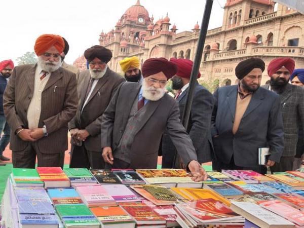 ਖਾਲਸਾ ਕਾਲਜ ਅੰਮ੍ਰਿਤਸਰ ਵਿਖੇ ਚਾਰ ਦਿਨਾਂ ਪੁਸਤਕ ਮੇਲਾ ਆਰੰਭ