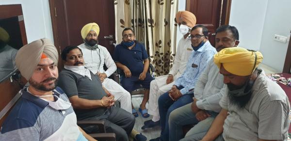 ਵਿਧਾਇਕ ਪਰਮਿੰਦਰ ਢੀਂਡਸਾ ਨੇ ਵਪਾਰੀ ਆਗੂ ਰਾਜਨ ਸਿੰਗਲਾ ਦਾ ਹਾਲੁਚਾਲ ਪੁੱਛਿਆ