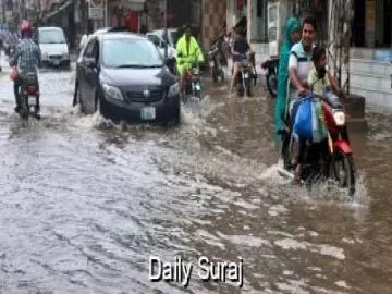 दिल्ली-एनसीआर में झमाझम बारिश, जलभराव से कई इलाकों में लंबा ट्रैफिक जाम