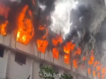 Massive Blaze Engulfs Moradabad Export Factory; Smoke Visible 2 km Away