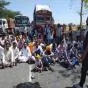 ਬਾਰਦਾਨਾ ਨਾ ਮਿਲਣ ਕਾਰਨ ਕਿਸਾਨਾਂ ਵਲੋਂ ਫ਼ਿਰੋਜ਼ਪੁਰ - ਫ਼ਾਜ਼ਿਲਕਾ ਮਾਰਗ ਜਾਮ