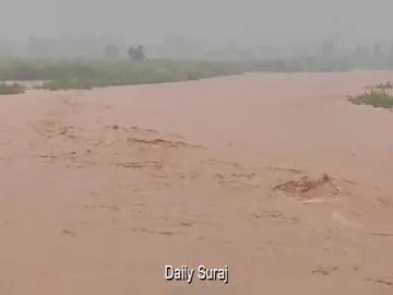 उफान पर नदियां: खतरे के निशान से ऊपर बह रहा पानी, प्रशासन और केंद्रीय एजेंसियां हाई अलर्ट पर